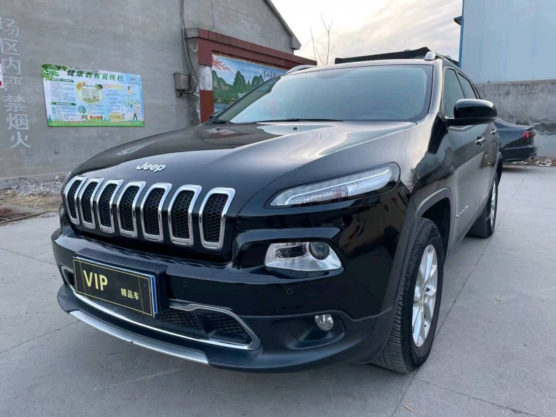 濰坊17年Jeep自由光3