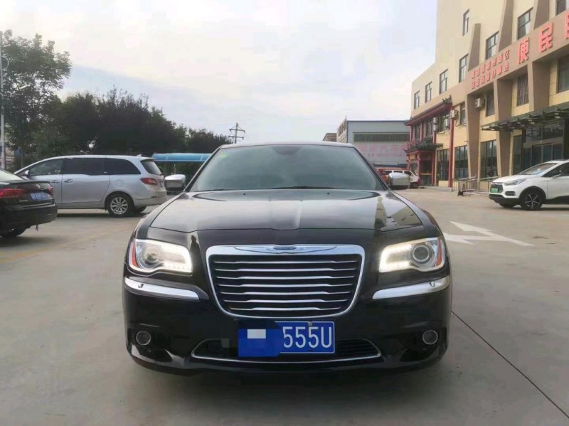 东营18年克莱斯勒300C1