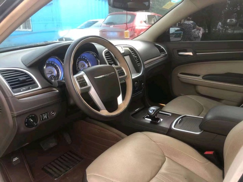 东营18年克莱斯勒300C3