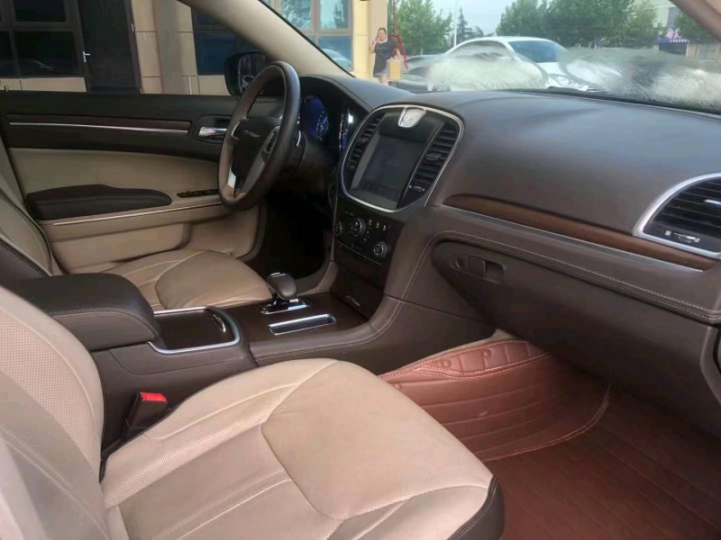 东营18年克莱斯勒300C5