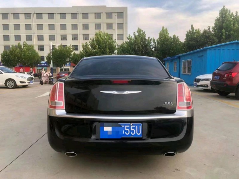 东营18年克莱斯勒300C4