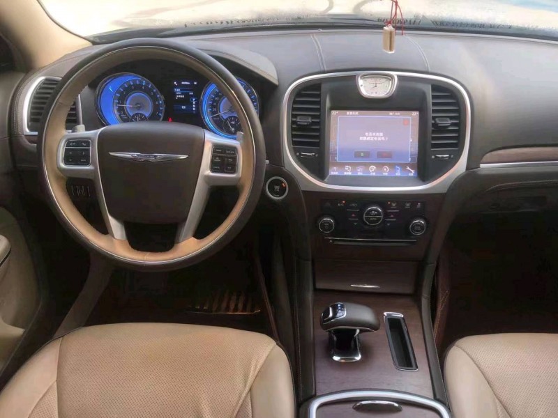 东营18年克莱斯勒300C7