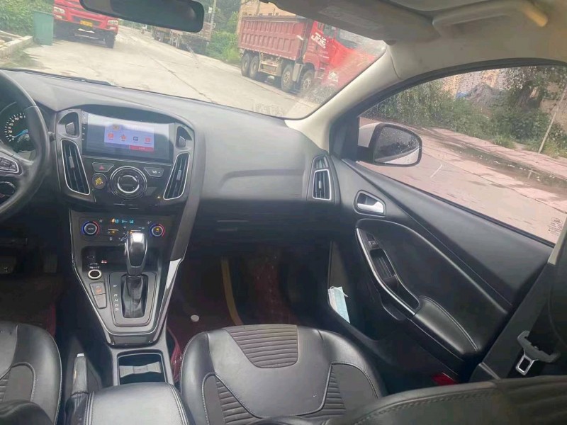 东营16年福特福克斯5