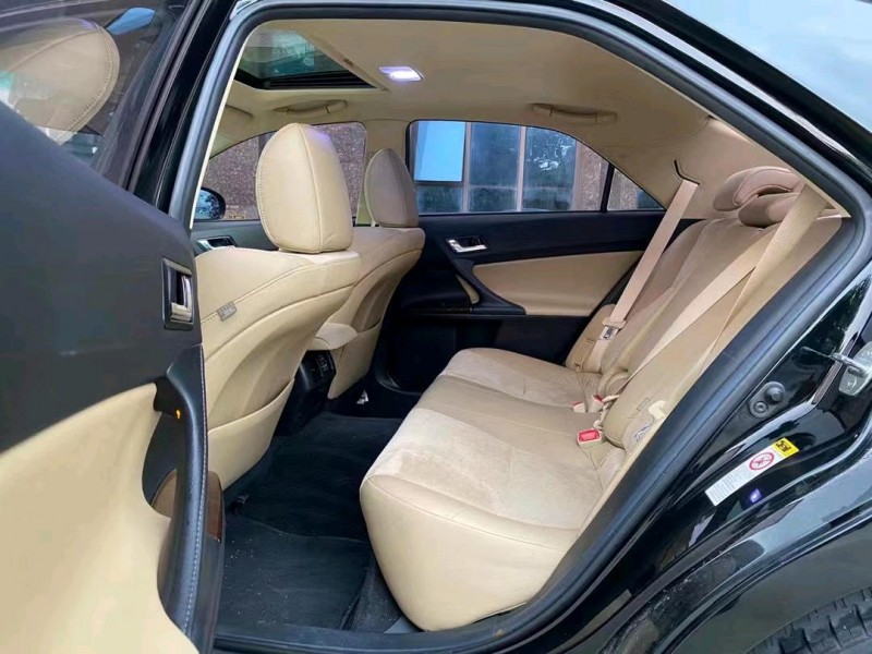 东莞14年丰田锐志4