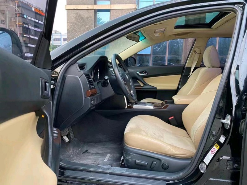 东莞14年丰田锐志3