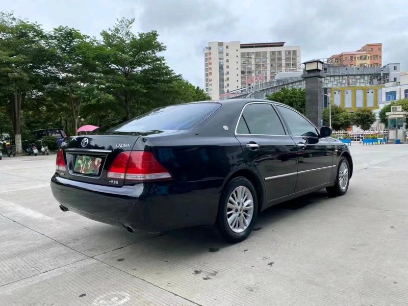东莞09年丰田皇冠8