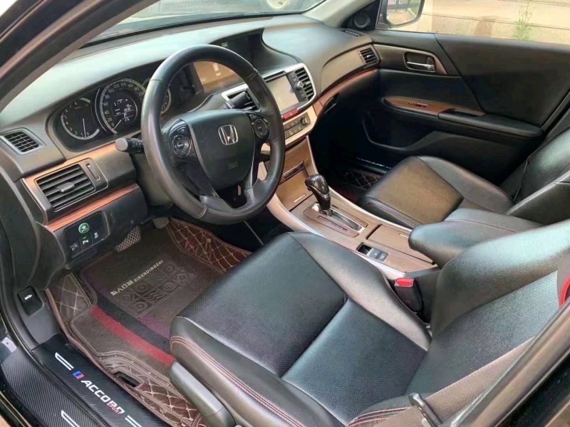 青岛14年本田雅阁6