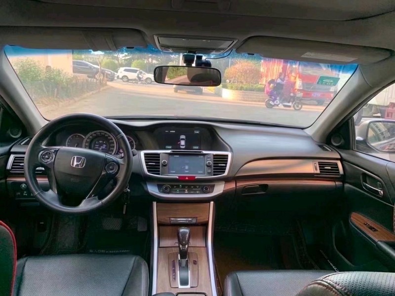 青岛14年本田雅阁4