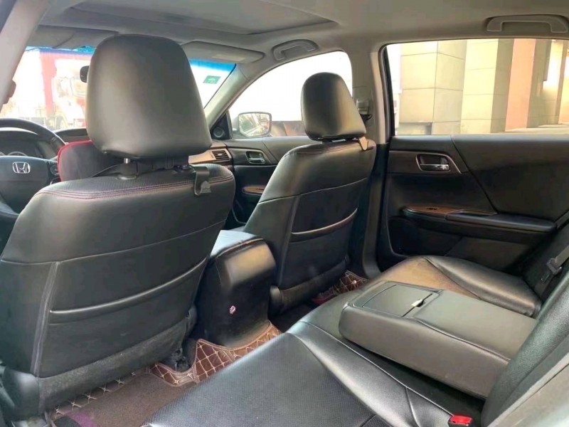 青岛14年本田雅阁5