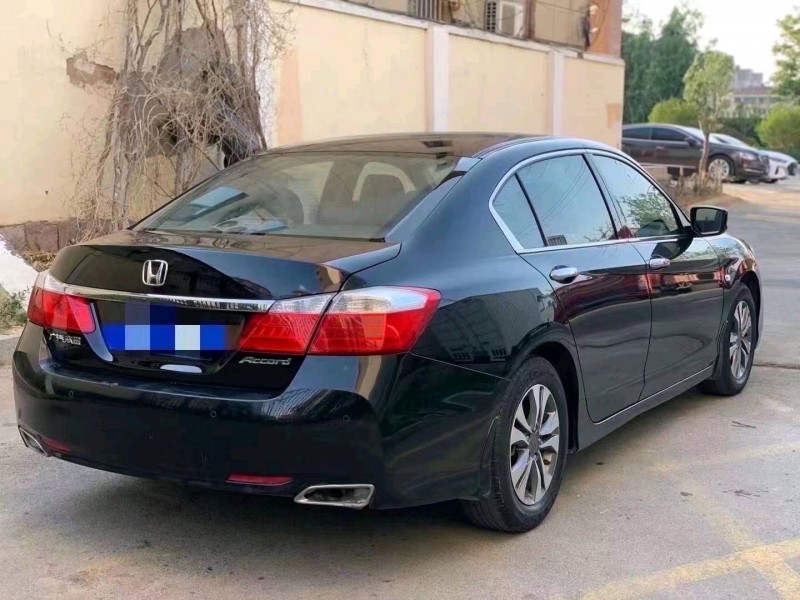 青岛14年本田雅阁2