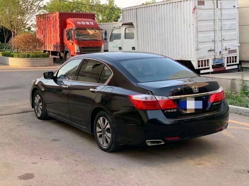 青岛14年本田雅阁3