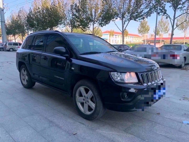 青島12年Jeep指南者3
