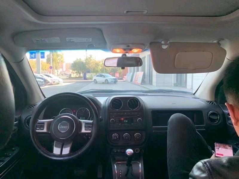 青島12年Jeep指南者6