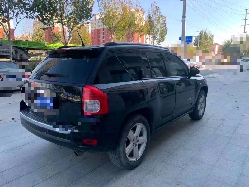 青島12年Jeep指南者8