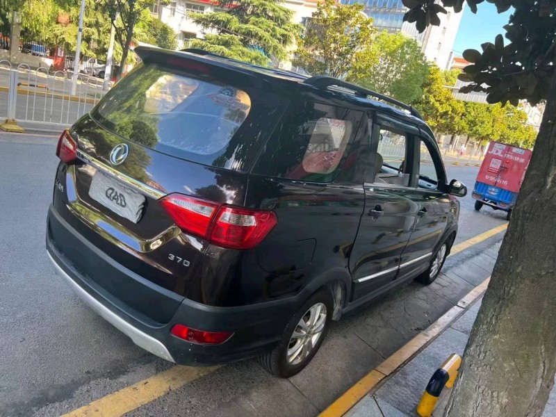 北京17年东风风光4