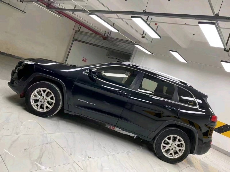 成都15年Jeep自由光3