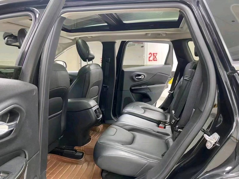 成都15年Jeep自由光6