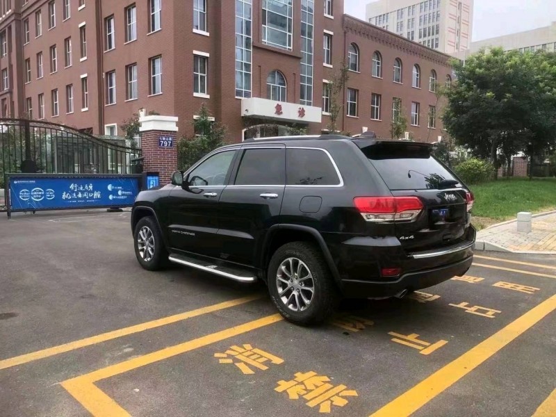 青島14年Jeep大切諾基8