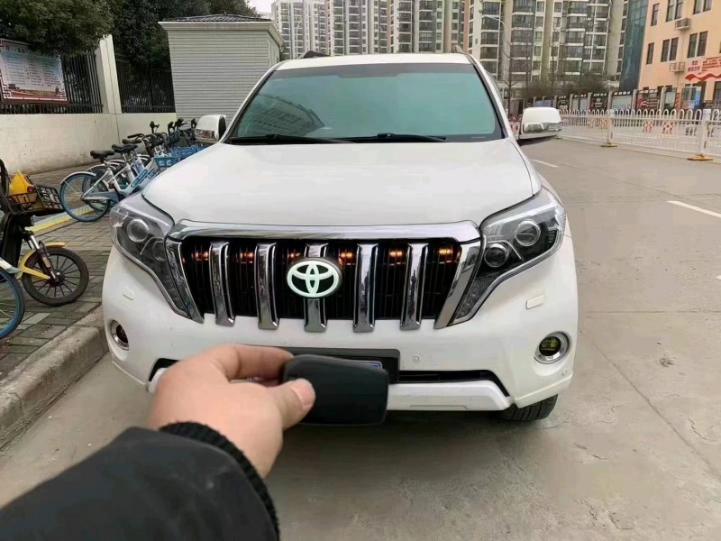 北京14年丰田普拉多1