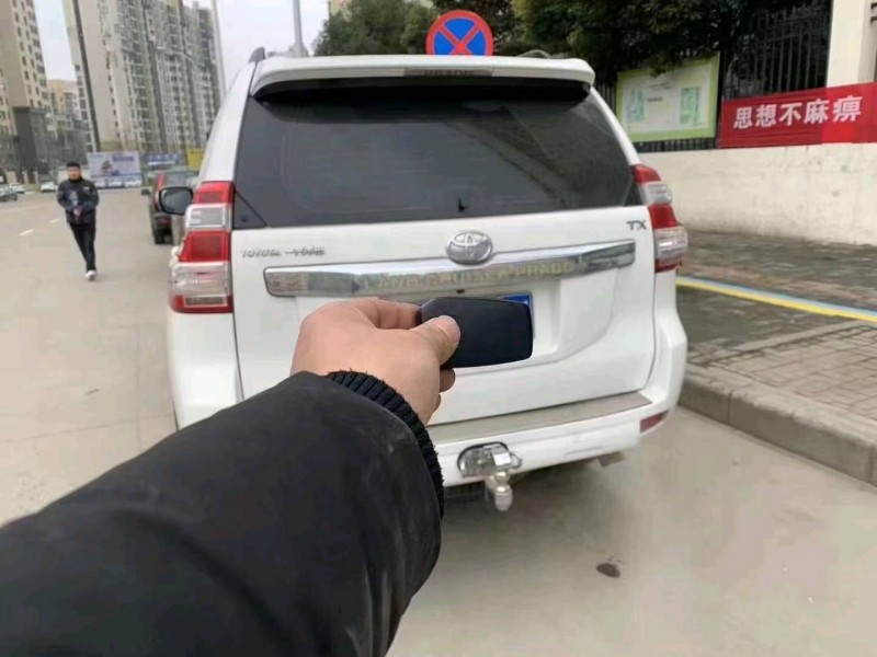 北京14年丰田普拉多2