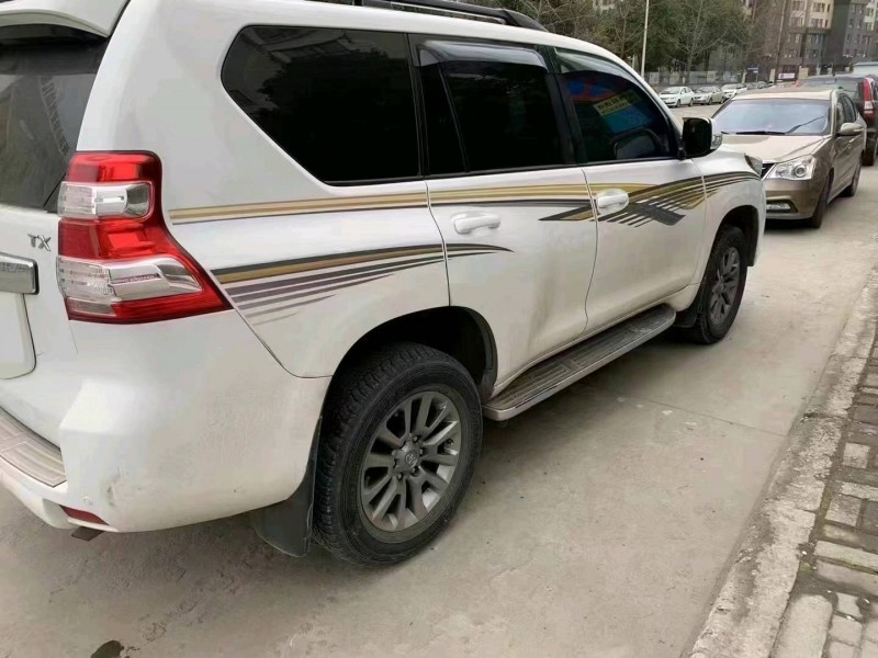 北京14年丰田普拉多5