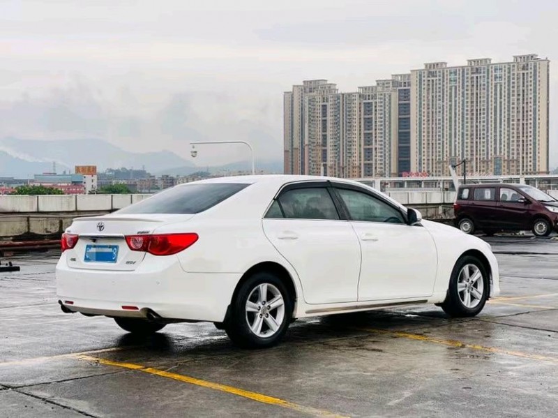 东莞11年丰田锐志8
