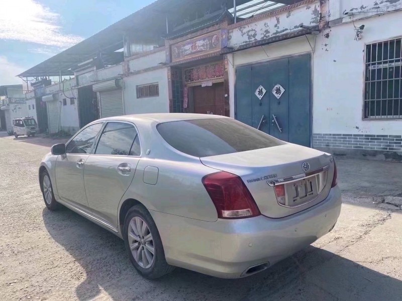 北京11年丰田皇冠4