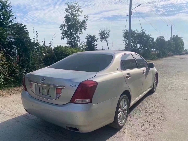 北京11年丰田皇冠9