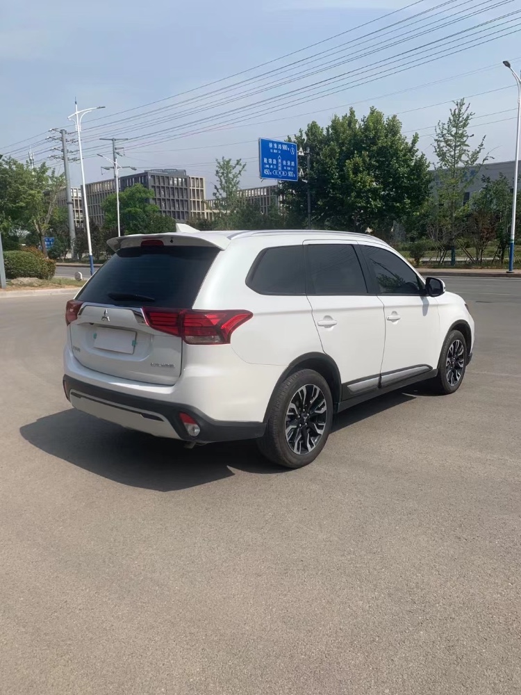 徐州20年三菱欧蓝德3