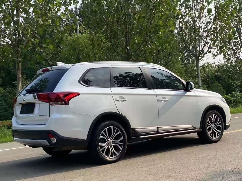 徐州18年三菱欧蓝德5