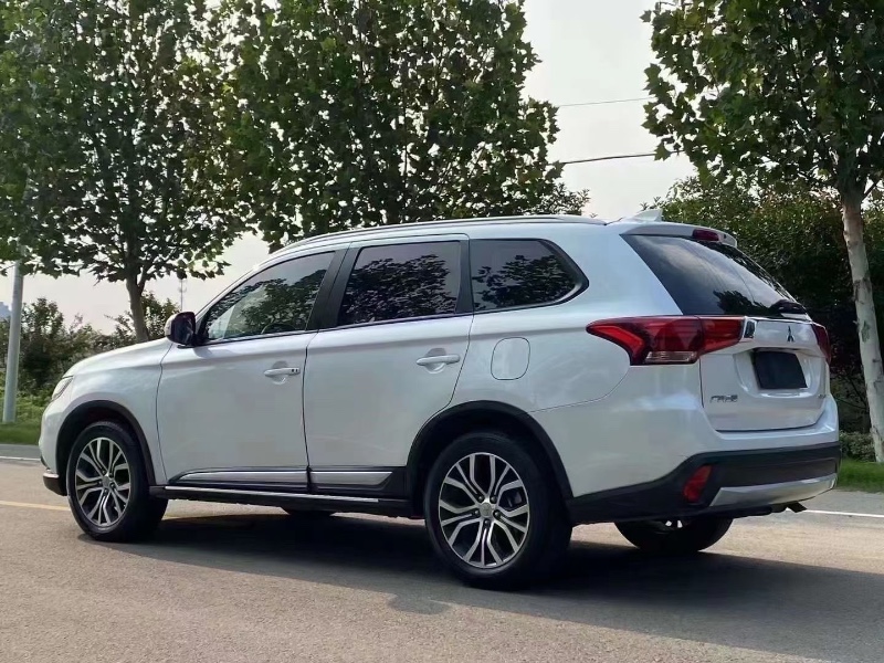 徐州18年三菱欧蓝德8