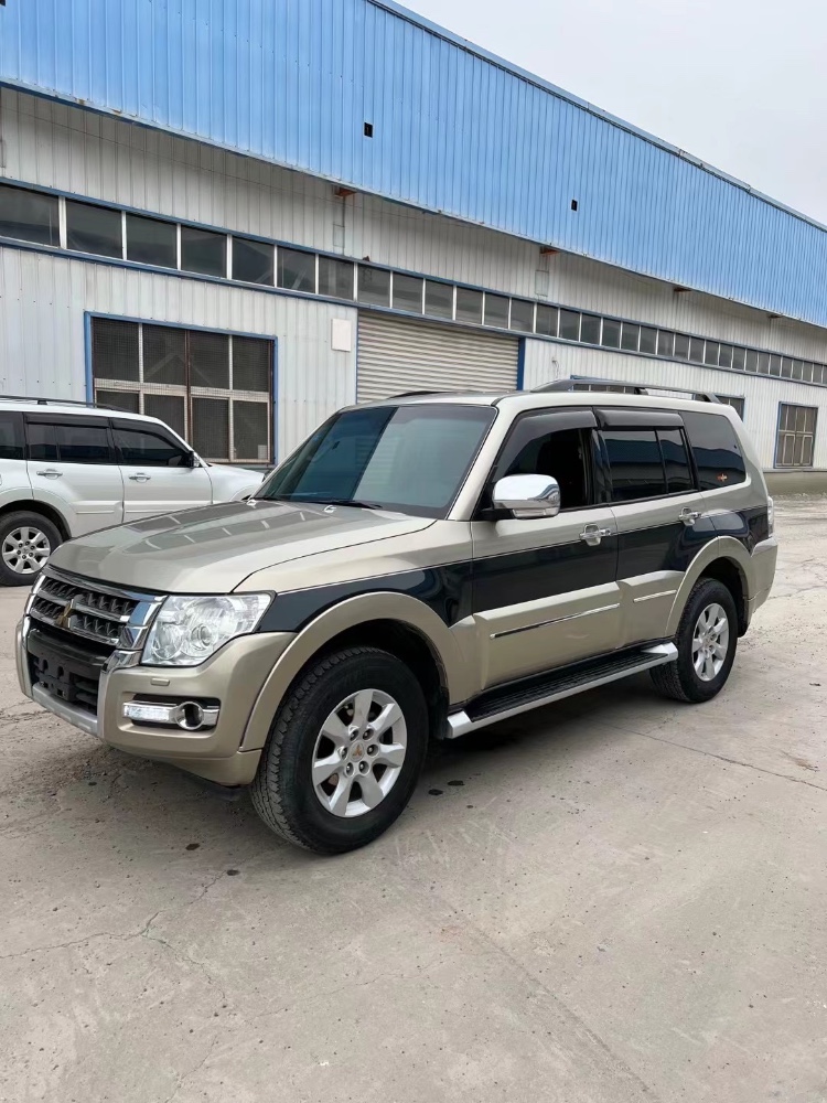 徐州17年三菱帕杰罗4