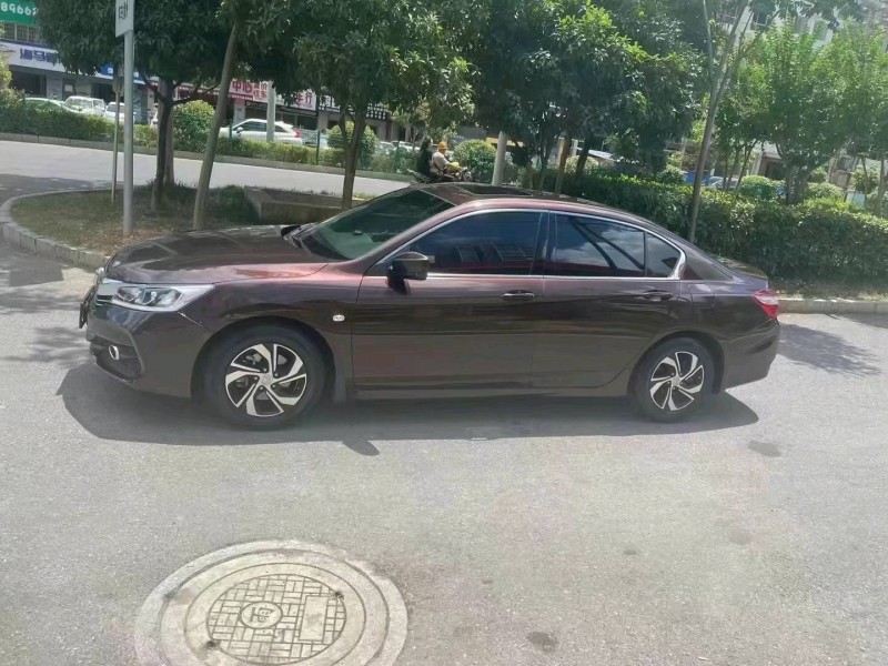 邵阳17年本田雅阁3