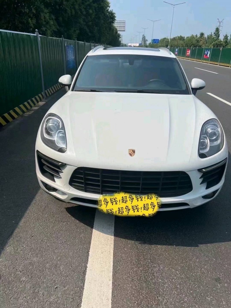 北京16年保时捷Macan1