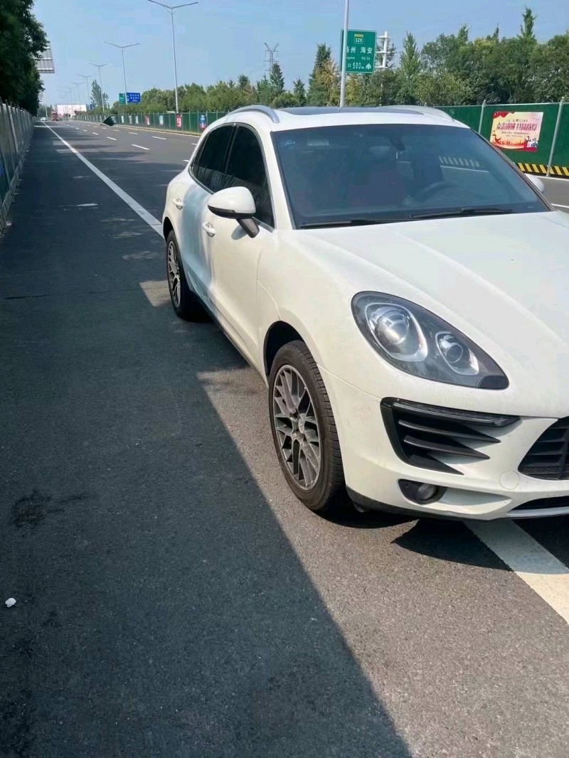 北京16年保时捷Macan3