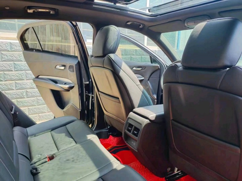 北京20年凯迪拉克XT44