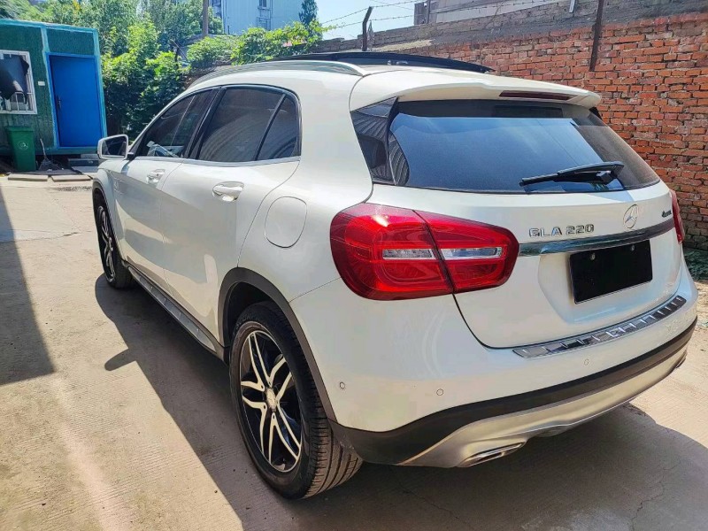 北京16年奔驰GLA9