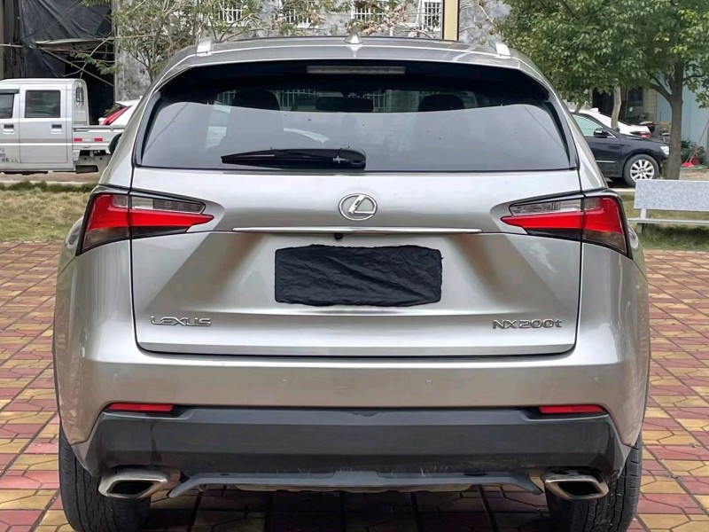 广州17年雷克萨斯NX8