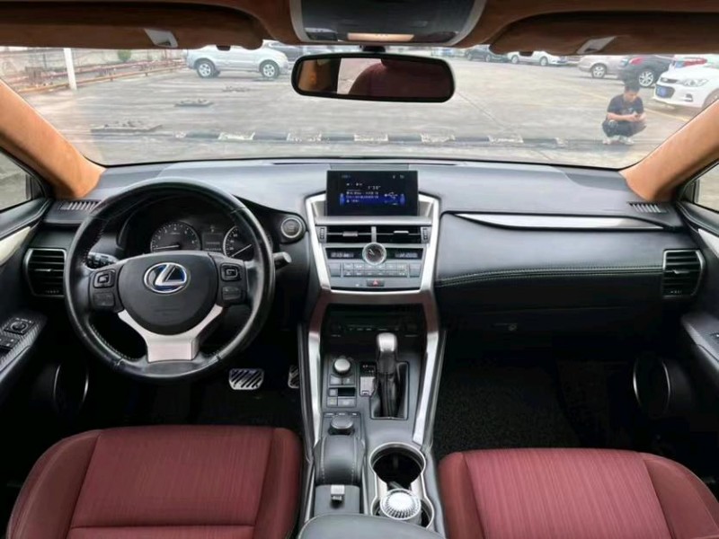 广州16年雷克萨斯NX4