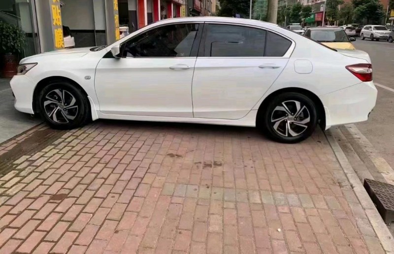 邵阳17年本田雅阁3