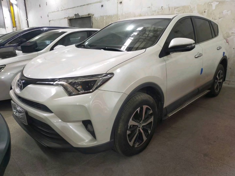 中山19年丰田RAV42