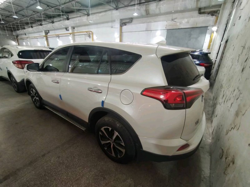 中山19年丰田RAV43