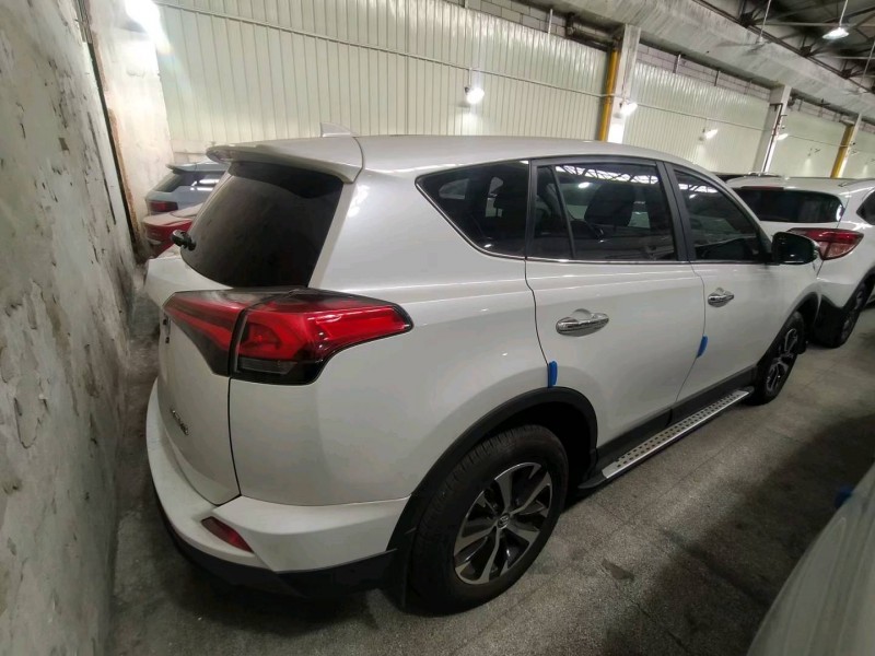 中山19年丰田RAV44