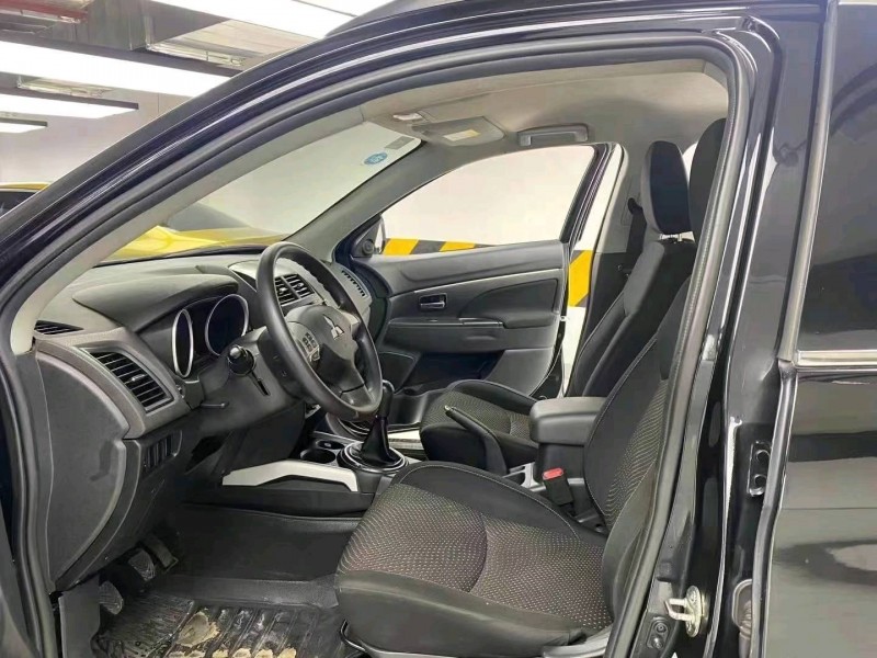 成都14年三菱劲炫4