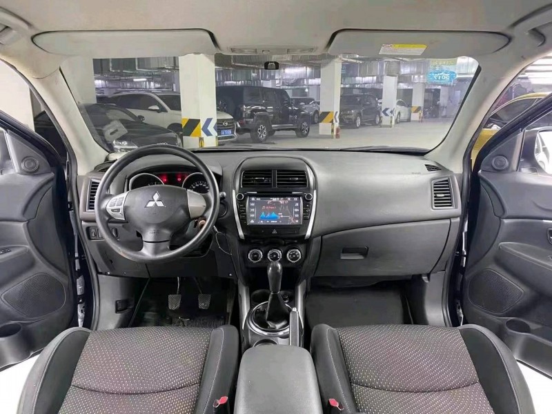 成都14年三菱劲炫7