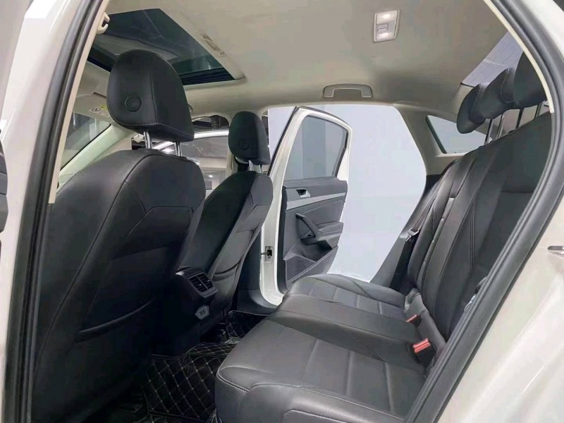 成都19年大众朗逸9