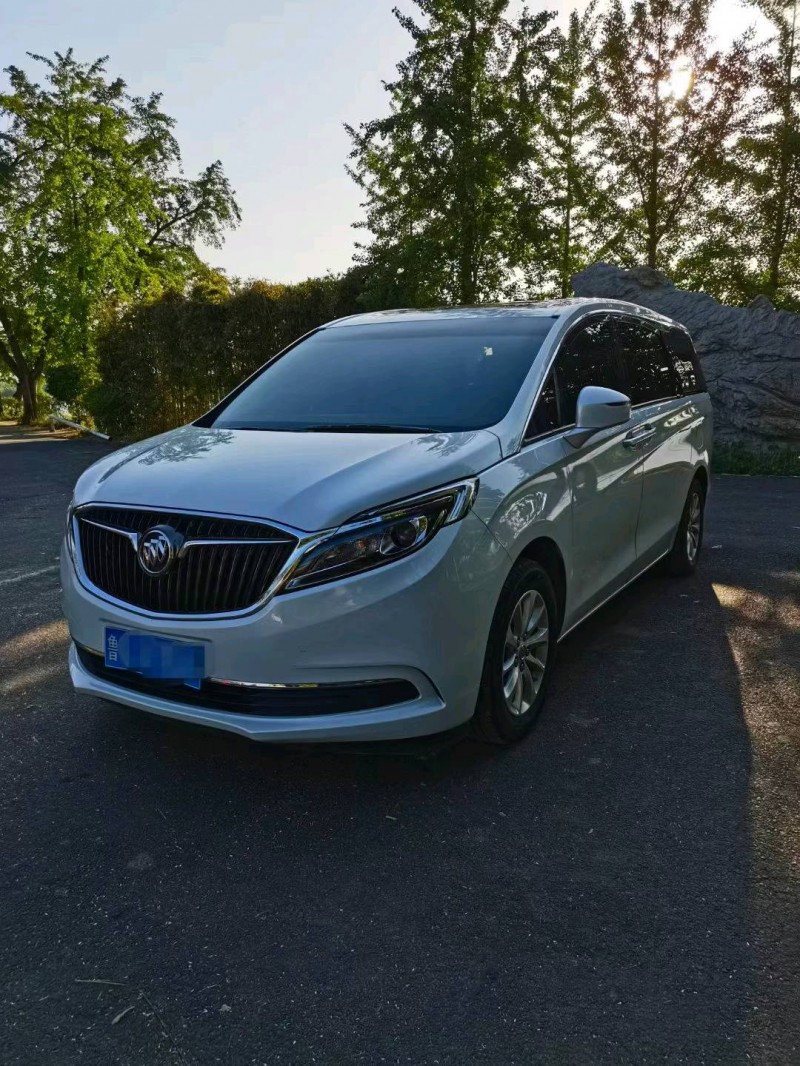 东营19年别克GL82