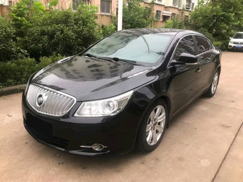 青岛11年别克君越8