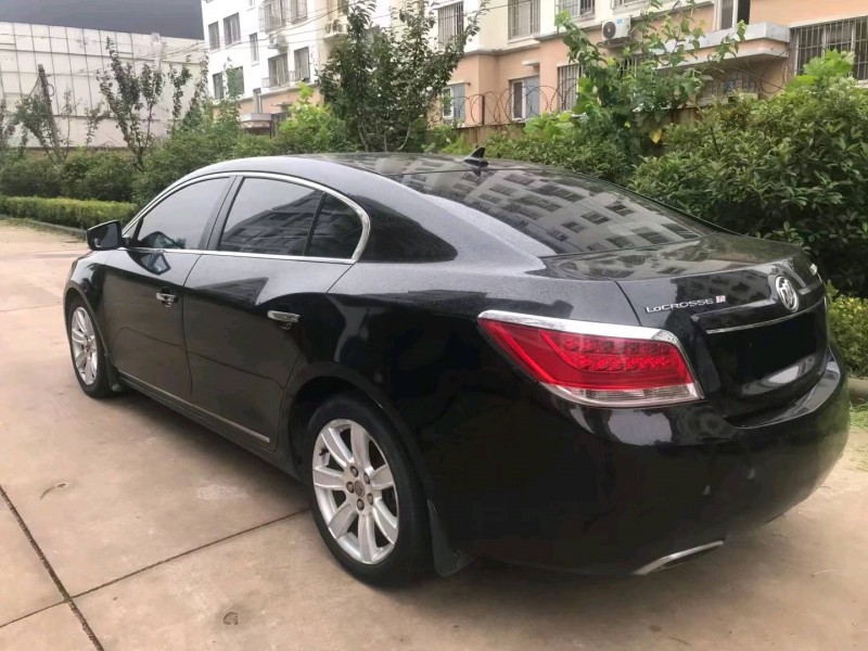 青岛11年别克君越5