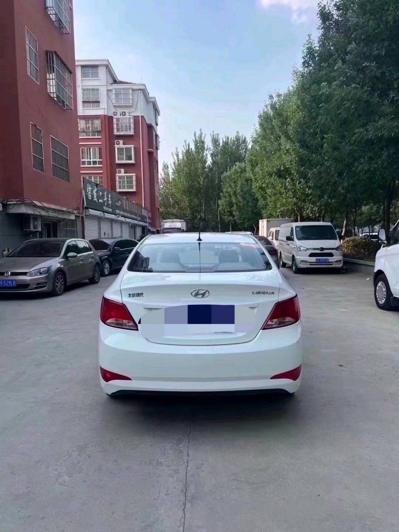 北京16年现代瑞纳8
